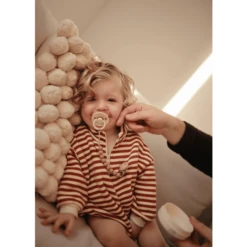 FRIGG Fopspeentouw Latex Cream /Sage 6-18 Maanden, 2 Stuks -Kleintje Luxe frigg fopspeentouw latex cream sage 6 18 maanden 2 stuks a397767 4