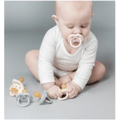 HEVEA Fopspeen - Natuurlijk Rubber / Powder Roze / Rond / Bloem (0-3 Mon.) -Kleintje Luxe hevea fopspeen natuurlijk rubber powder roze rond bloem 0 3 mon a295162 2