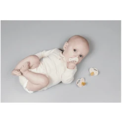 HEVEA Fopspeen - Natuurrubber / Milky White / Geschikt Voor De Kaken / Ster & Maan (vanaf 3 Maanden) -Kleintje Luxe hevea fopspeen natuurrubber milky white geschikt voor de kaken ster amp maan vanaf 3 maanden a295168 2