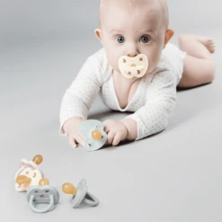 HEVEA Fopspeen - Natuurrubber / Milky White / Geschikt Voor De Kaken / Ster & Maan (vanaf 3 Maanden) -Kleintje Luxe hevea fopspeen natuurrubber milky white geschikt voor de kaken ster amp maan vanaf 3 maanden a295168 3