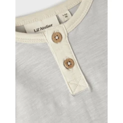 Lil'Atelier Korte Mouw Bodysuit Nbmdawson Harbor Mist -Kleintje Luxe lilatelier korte mouw bodysuit nbmdawson harbor mist a411417 3