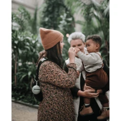 Mushie Dummy Houder, Stone -Kleintje Luxe mushie dummy houder stone a399497 2