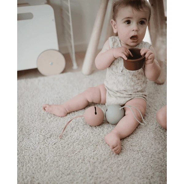 Mushie Fopspeenhouder, Pale Taupe 3 Mushie Fopspeenhouder, Pale Taupe - Afbeelding 3