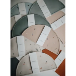 Mushie Placemat Silicone, Gedroogde Tijm -Kleintje Luxe mushie placemat silicone gedroogde tijm a399013 2