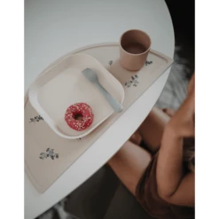 Mushie Siliconen Placemat, Lila Flower -Kleintje Luxe mushie siliconen placemat lila flower a399014 4