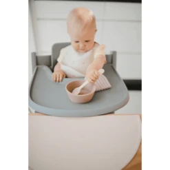 Mushie Siliconenlepel, Blush /Shifting Sand -Kleintje Luxe mushie siliconenlepel blush shifting sand a399506 1