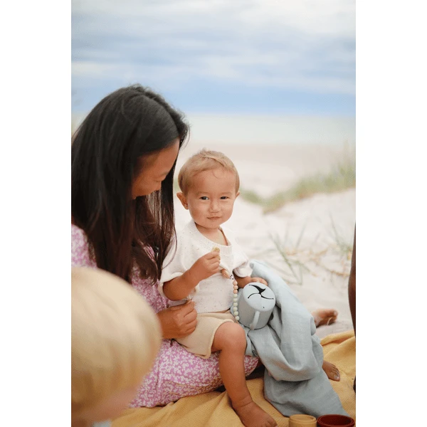 Mushie Snackbeker, Powder Blauw 2 Mushie Snackbeker, Powder Blauw - Afbeelding 2