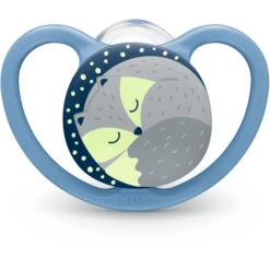 NUK Fopspenen Space Night Maat 3 Siliconen Vos/ Vuurvlieg, 4 Stuks -Kleintje Luxe nuk fopspenen space night maat 3 siliconen vos vuurvlieg 4 stuks a305701 2