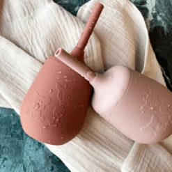 Nuuroo Drinkbeker Met Rietje Adita 230ml, Woodrose -Kleintje Luxe nuuroo drinkbeker met rietje adita 230ml woodrose a362993 3