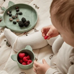 Nuuroo Judi Giraffe 3-delige Servies Set, Green Mix -Kleintje Luxe nuuroo judi giraffe 3 delige servies set green mix a363844 2