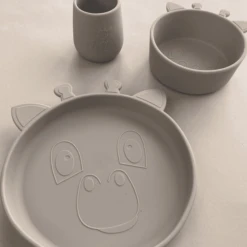 Nuuroo Judi Giraffe Servies Set Van 3, Cobble Stone -Kleintje Luxe nuuroo judi giraffe servies set van 3 cobble stone a363832 3