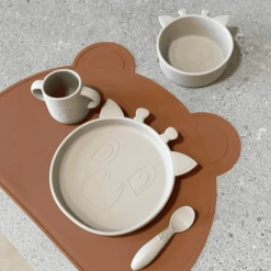 Nuuroo Lykke Giraffe 4-delige Serviesset, Cobble Stone -Kleintje Luxe nuuroo lykke giraffe 4 delige serviesset cobble stone a364149 4