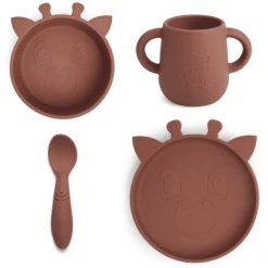 Nuuroo Lykke Giraffe 4-delige Serviesset, Mahonie -Kleintje Luxe nuuroo lykke giraffe 4 delige serviesset mahonie a364154 2