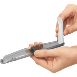 SkipHop Easy Serve Reislepel, Grijs/ Turkoois -Kleintje Luxe skiphop easy serve reislepel grijs turkoois a315494 2