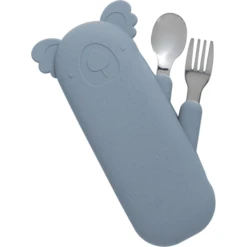 The Cotton Cloud Bestekset Met Etui Zoe De Koala Smokey Blue 7 The Cotton Cloud Bestekset Met Etui Zoe De Koala Smokey Blue -Kleintje Luxe the cotton cloud bestekset met etui zoe de koala smokey blue a410103 2