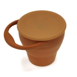 The Cotton Cloud Silicone Snack Beker Caramel -Kleintje Luxe the cotton cloud silicone snack beker caramel a319889 2