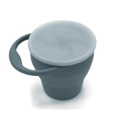The Cotton Cloud Silicone Snack Beker Smokey Blue -Kleintje Luxe the cotton cloud silicone snack beker smokey blue a319887 2