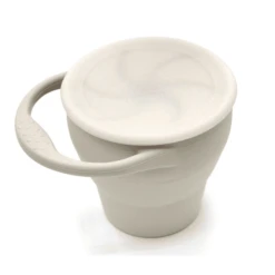 The Cotton Cloud Siliconen Snack Beker Sand -Kleintje Luxe the cotton cloud siliconen snack beker sand a319876 2