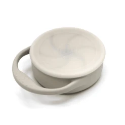 The Cotton Cloud Siliconen Snack Beker Sand -Kleintje Luxe the cotton cloud siliconen snack beker sand a319876 3